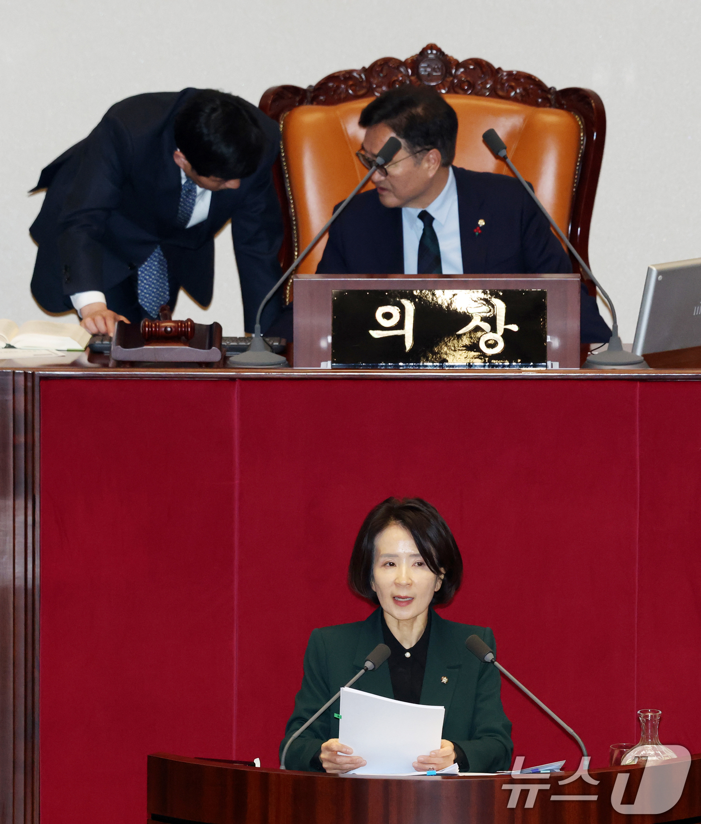 (서울=뉴스1) 이승배 기자 = 최수진 국민의힘 의원이 23일 오후 서울 여의도 국회에서 열린 제430회국회(임시회) 제2차 본회의에서 정보통신망 이용촉진 및 정보보호 등에 관한 …