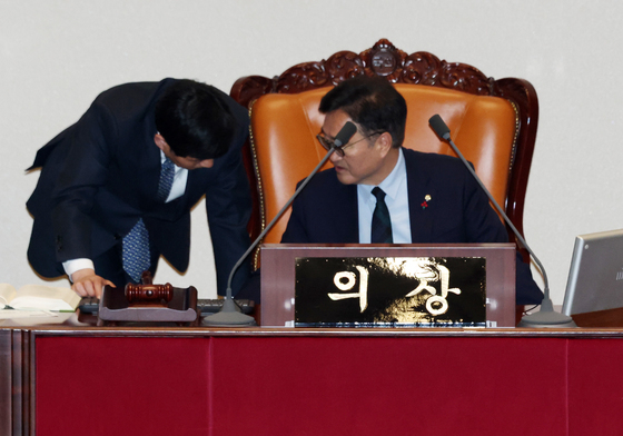 무제한 토론하는 최수진 의원