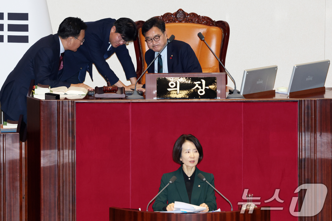 (서울=뉴스1) 이승배 기자 = 23일 서울 여의도 국회에서 열린 제430회국회(임시회) 제2차 본회의에서 최수진 국민의힘 의원이 정보통신망 이용촉진 및 정보보호 등에 관한 법률 …