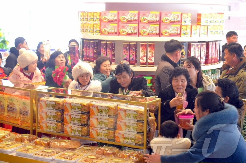 (평양 노동신문=뉴스1) = 북한 노동당 기관지 노동신문은 지난 23일 길주군 지방공업공장 준공식 진행됐다고 24일 보도했다. [국내에서만 사용가능. 재배포 금지. DB 금지. F …