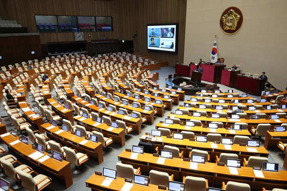 사회거부·무선 마이크 '필버 촌극'…재석 60명 이상 '필버법' 수면 위