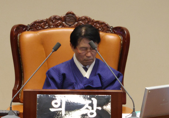 필리버스터 이어가는 노종면 의원