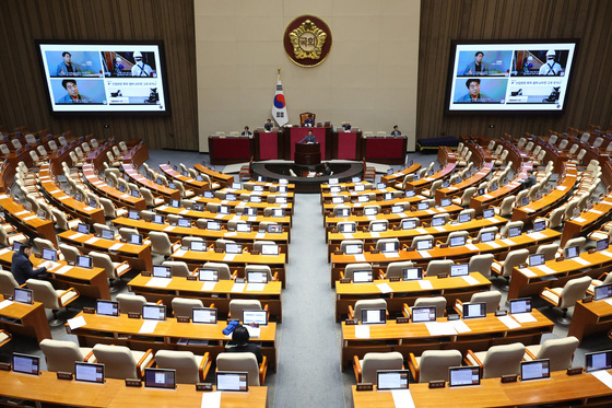 필리버스터 이어지는 국회 본회의장