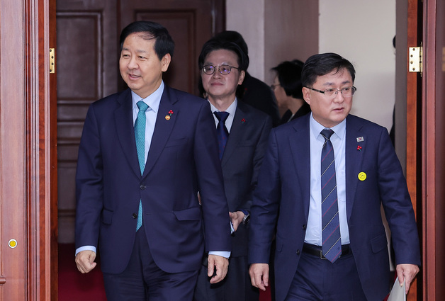 경제관계장관회의 참석하는 구윤철 부총리·김정관 장관·김성환 장관