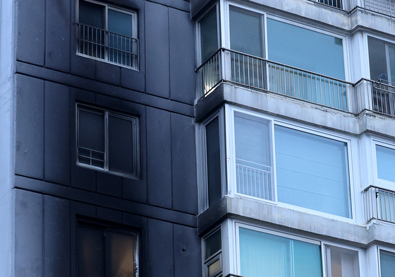 서울 송파구 아파트 화재 발생... 2명 심정지 이송