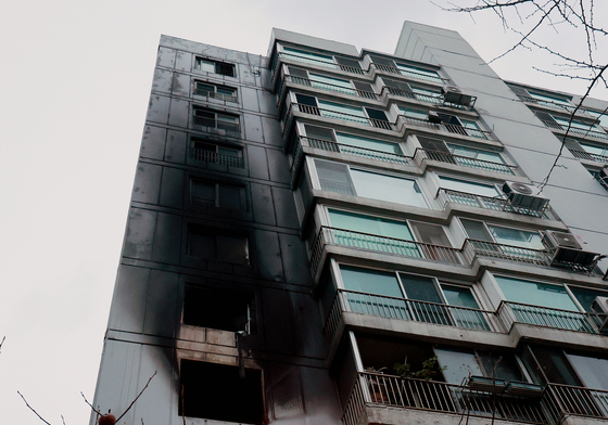 2명 심정지 이송... 송파구 아파트서 화재 발생