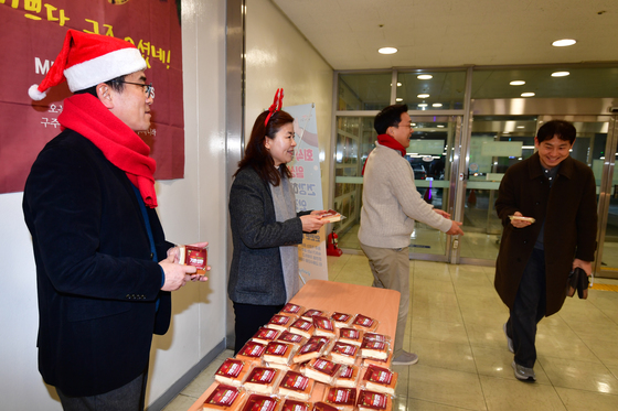 성탄 기쁨 함께 나눠요