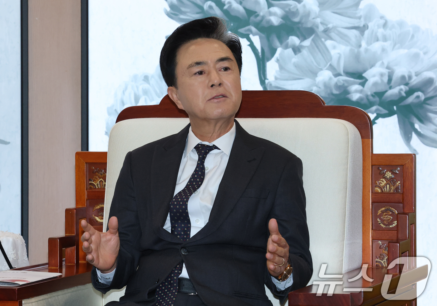 (홍성=뉴스1) 김기태 기자 = 김태흠 충남도지사가 24일 오전 충남도청에서 이장우 대전시장과 대전충남 행정통합 관련 회동에서 발언하고 있다. 2025.12.24/뉴스1