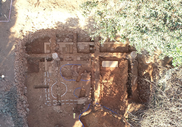 통영서 조선 후기 통제사 비각과 부자관계 비신 출토