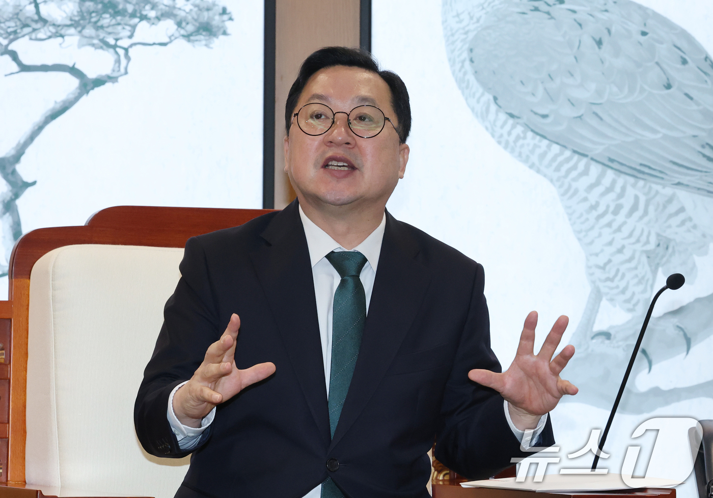(홍성=뉴스1) 김기태 기자 = 이장우 대전시장이 24일 오전 충남도청에서 김태흠 충남도지사가 대전충남 행정통합 관련 회동에서 발언하고 있다. 2025.12.24/뉴스1