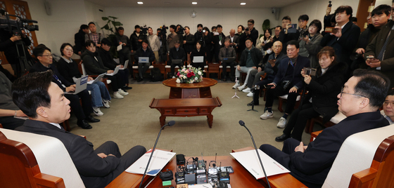 마주 본 대전·충남