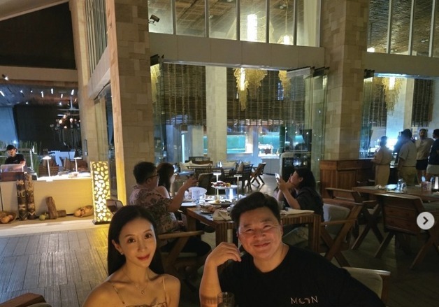 윤정수♥원진서, 발리 신혼여행 모습 공개…꿀 뚝뚝 떨어지는 부부