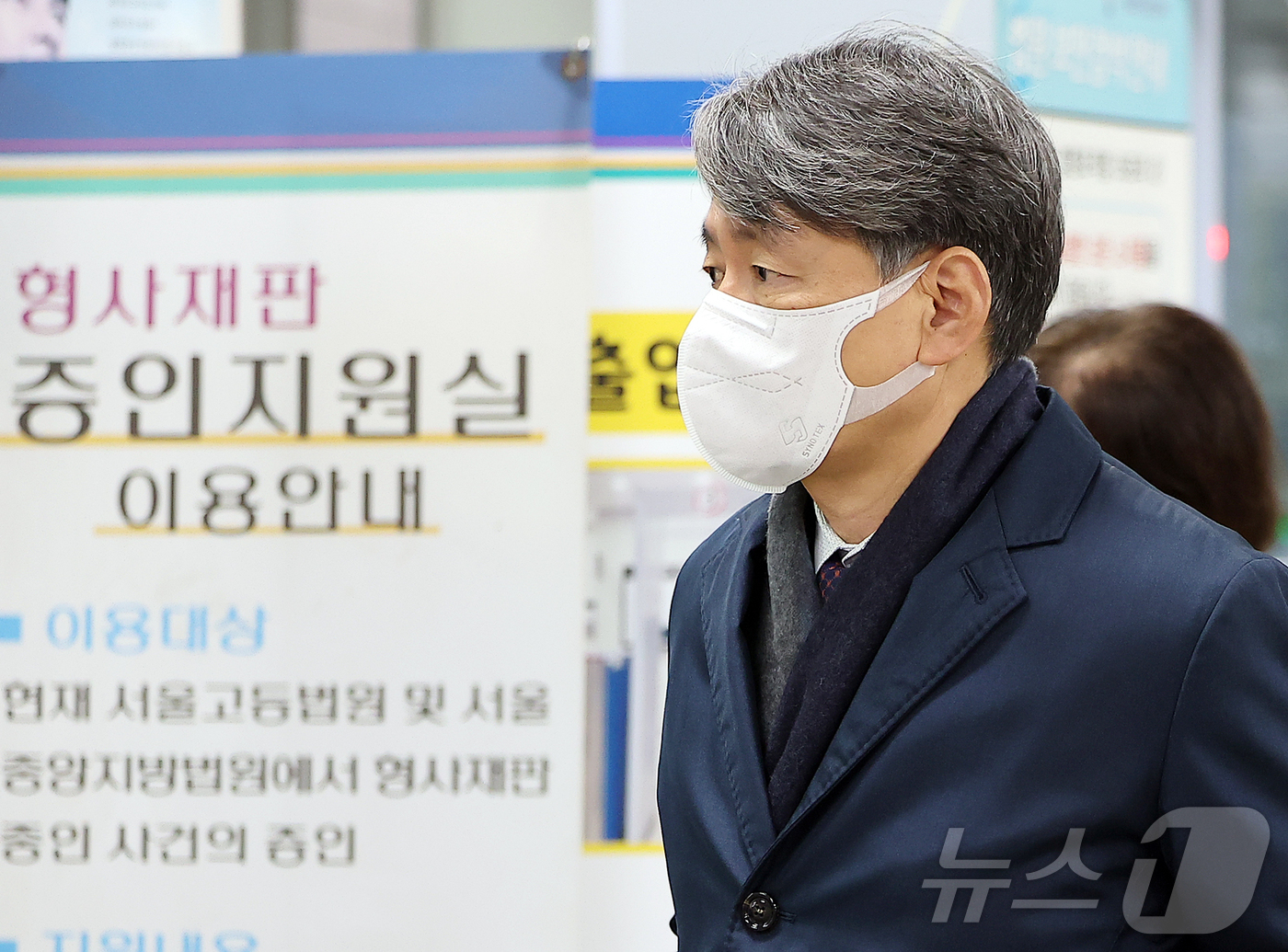 (서울=뉴스1) 김진환 기자 = 조지호 전 경찰청장이 24일 오전 서울 서초구 서울중앙지법에서 열린 윤석열 전 대통령 내란 우두머리 혐의 36차 공판에 증인으로 출석하고 있다. 2 …