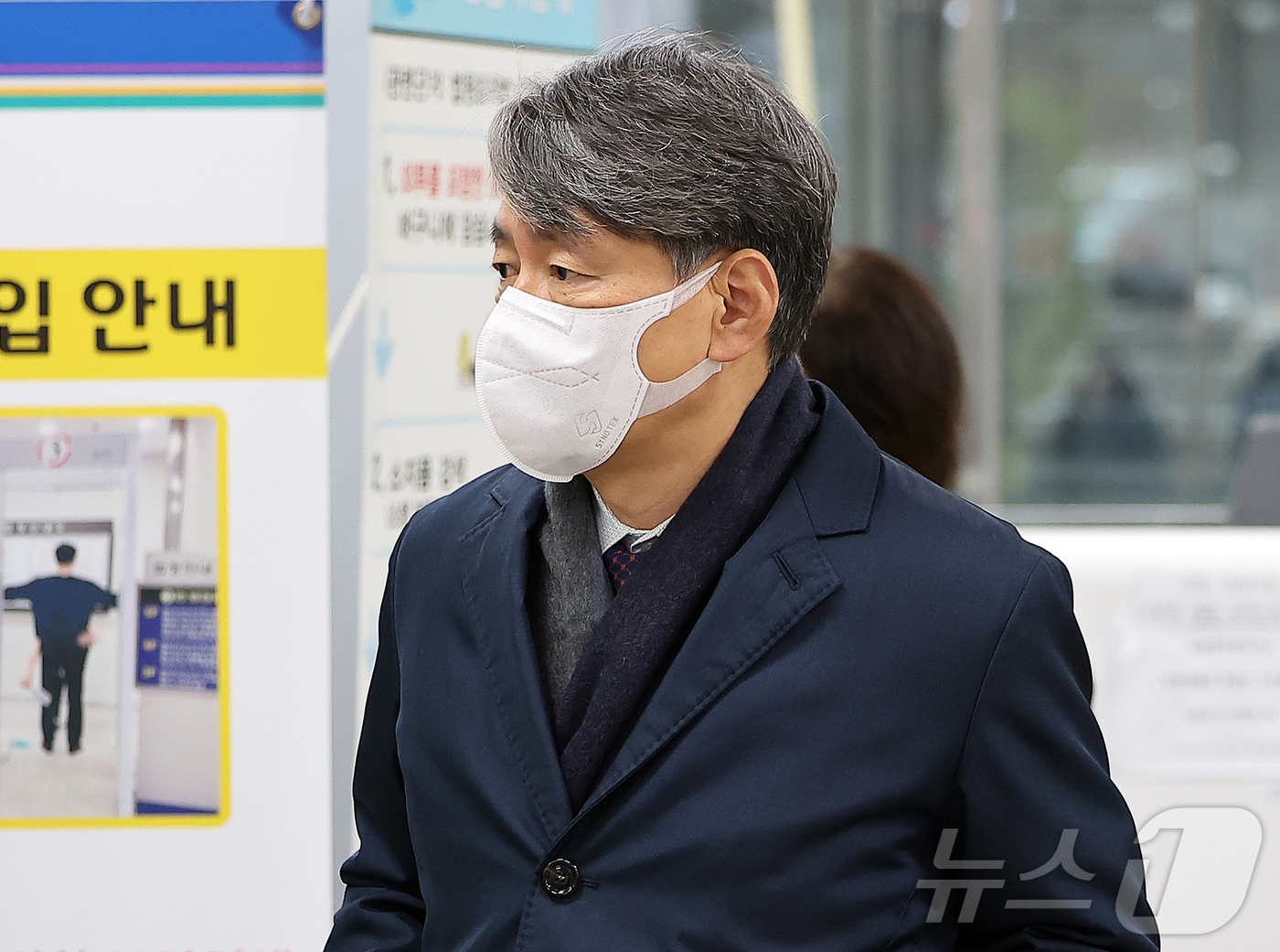 (서울=뉴스1) 김진환 기자 = 조지호 전 경찰청장이 24일 오전 서울 서초구 서울중앙지법에서 열린 윤석열 전 대통령 내란 우두머리 혐의 36차 공판에 증인으로 출석하고 있다. 2 …