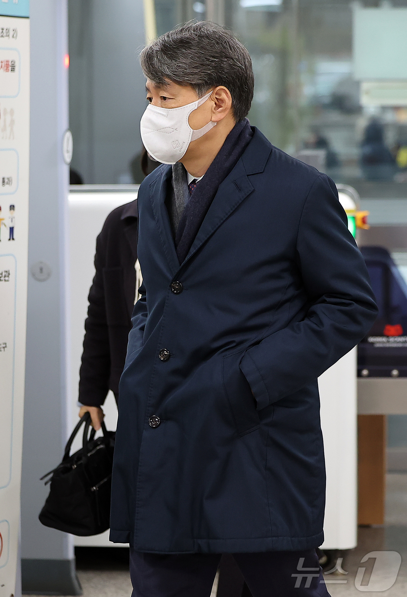 (서울=뉴스1) 김진환 기자 = 조지호 전 경찰청장이 24일 오전 서울 서초구 서울중앙지법에서 열린 윤석열 전 대통령 내란 우두머리 혐의 36차 공판에 증인으로 출석하고 있다. 2 …