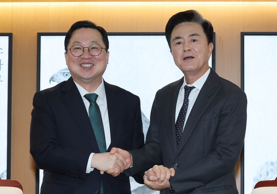 손 잡은 김태흠·이장우