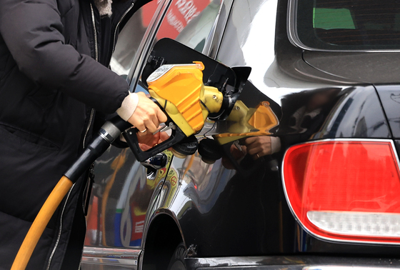 정부 유류세 인하 '2개월 연장', 자동차 개소세 인하는 내년 6월까지