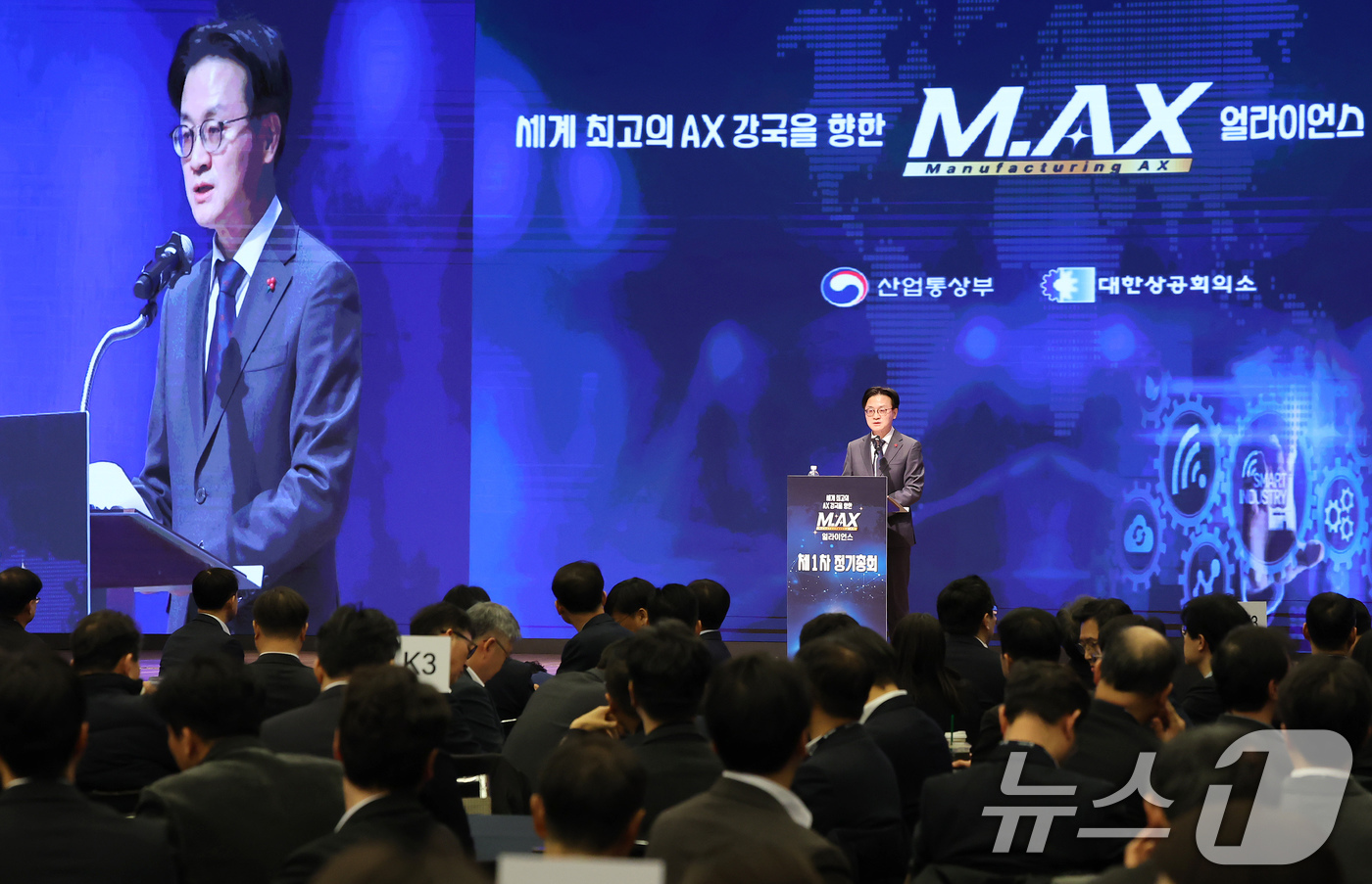 (서울=뉴스1) 장수영 기자 = 김정관 산업통상자원부 장관이 24일 오전 서울 중구 대한상의에서 열린 M.AX 얼라이언스 제1차 정기총회에서 모두발언하고 있다. 2025.12.24 …