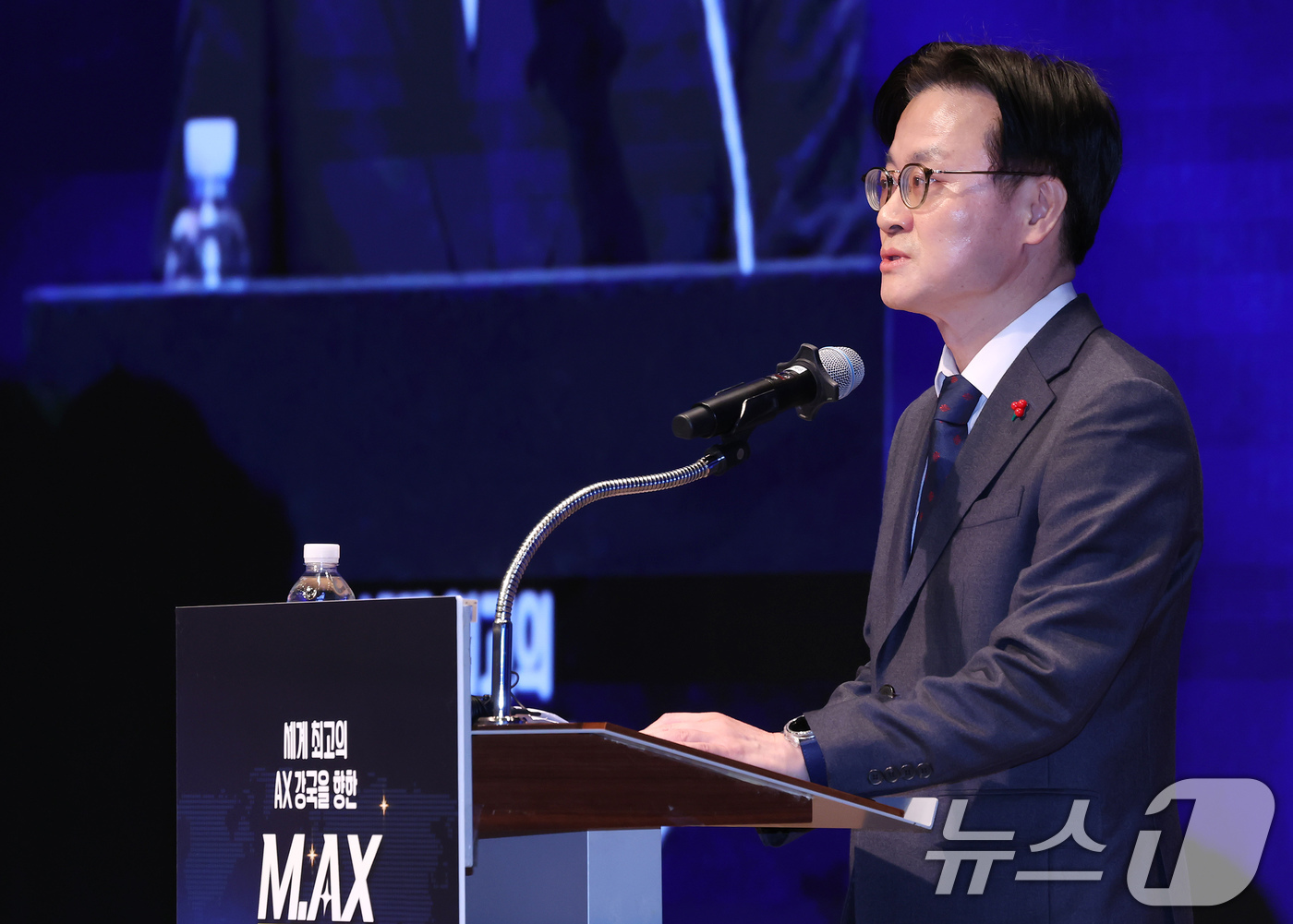 (서울=뉴스1) 장수영 기자 = 김정관 산업통상자원부 장관이 24일 오전 서울 중구 대한상의에서 열린 M.AX 얼라이언스 제1차 정기총회에서 모두발언하고 있다. 2025.12.24 …