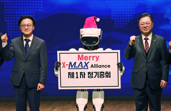 M.AX 얼라이언스 1차 정기총회, 휴머노이드 엘리스와 함께