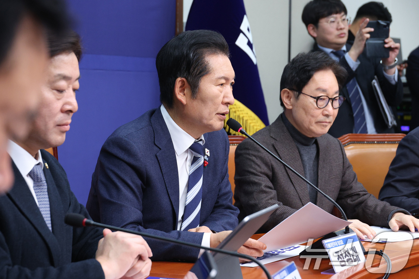 (서울=뉴스1) 신웅수 기자 = 정청래 더불어민주당 대표가 24일 서울 여의도 국회에서 열린 대전·충남 통합 및 충청지역 발전 특별위원회 제1차 전체회의에서 발언하고 있다. 202 …