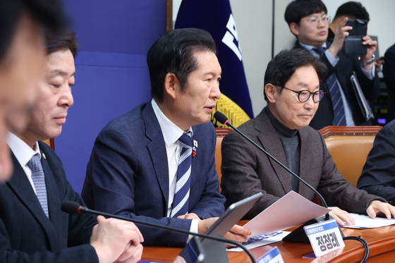 인사말하는 정청래 대표