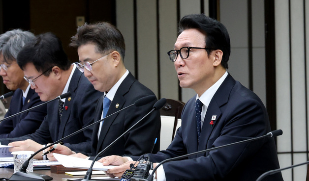 국가정책조정회의 발언하는 김민석 국무총리