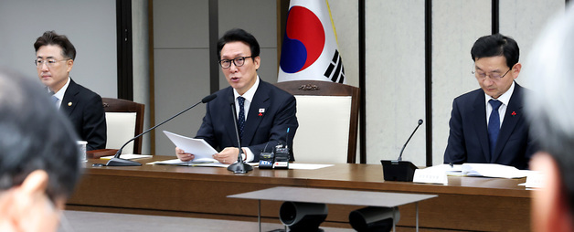 국가정책조정회의 발언하는 김민석 국무총리