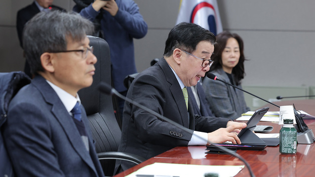 적극행정국민신청 우수 유공 시상식 인사말하는 유철환 국민권익위원장