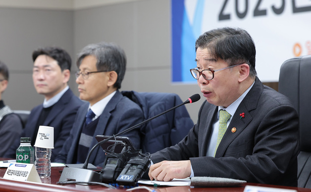 인사말하는 유철환 국민권익위원장