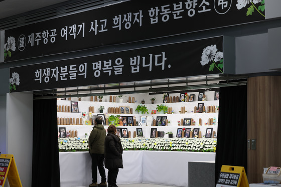 "크리스마스 안 온 것 같다"…'제주항공 참사'로 멈춰 선 유가족의 시간