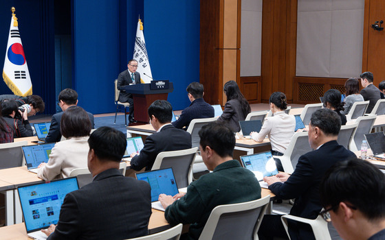 발언하는 위성락 안보실장