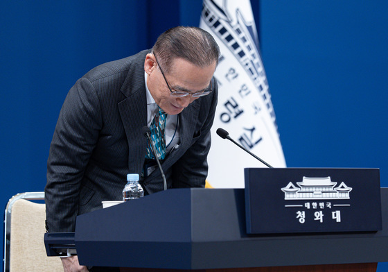 인사하는 위성락 안보실장