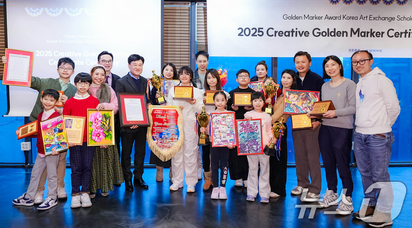 (서울=뉴스1) 김명섭 기자 = 23일 오후 서울 마포구 모드라운지에서 미술재료 메이커 알파색채(주)와 홍콩의 미술교육 프랜차이즈 스쿨 오브 크레에이티브티가 공동주최한 '국제미술교 …