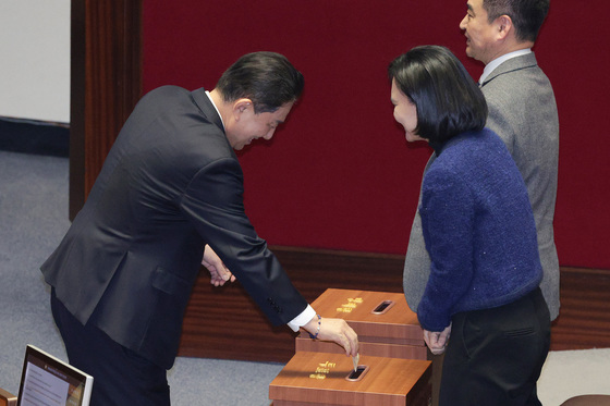 투표하는 김병기