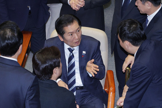 김용민과 현안 논의하는 정청래