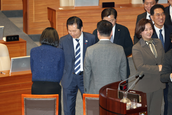 무제한 토론 종결 투표하는 정청래 대표