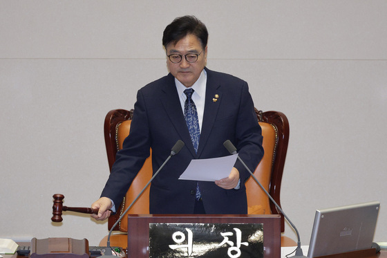 정보통신망법 개정안 통과시키는 우원식 의장