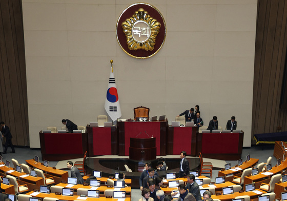 국회 본회의 산회