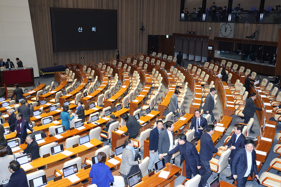 국민의힘 불참 속 본회의 산회