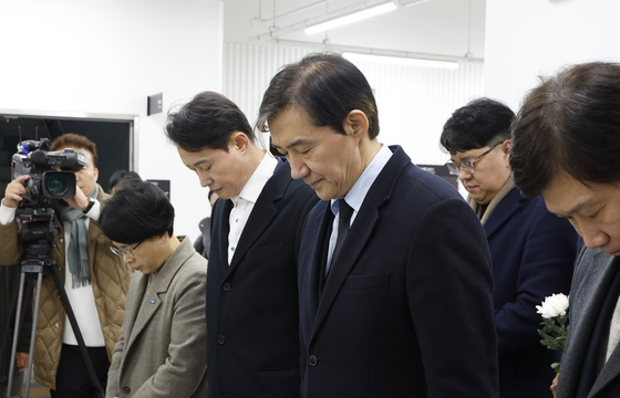 여객기 참사 1주기 분향소 찾은 조국 대표