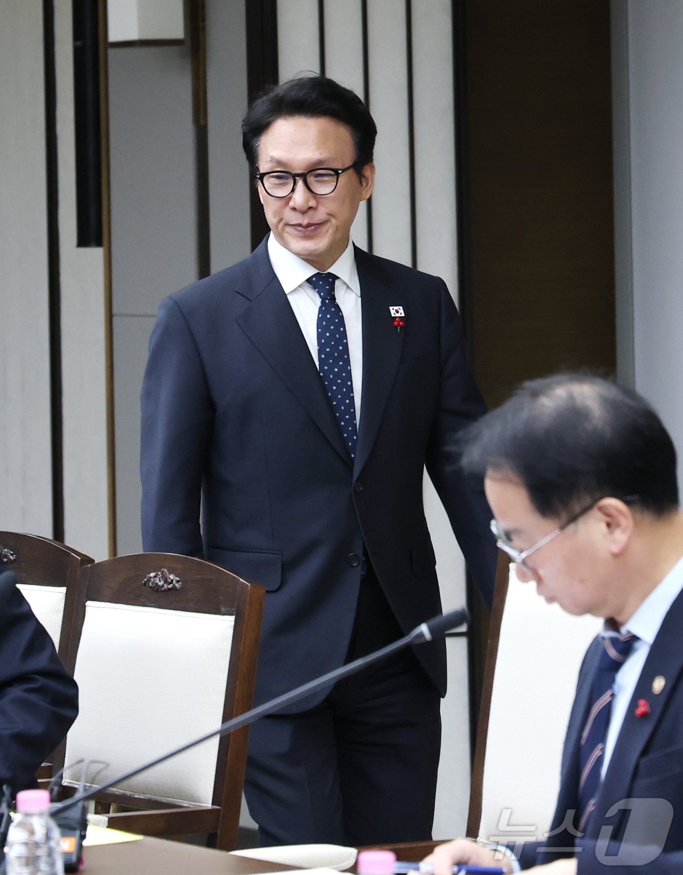 (세종=뉴스1) 김기남 기자 = 김민석 국무총리가 24일 세종시 정부세종청사에서 열린 자살예방 관계장관회의에 참석하고 있다. 2025.12.24/뉴스1