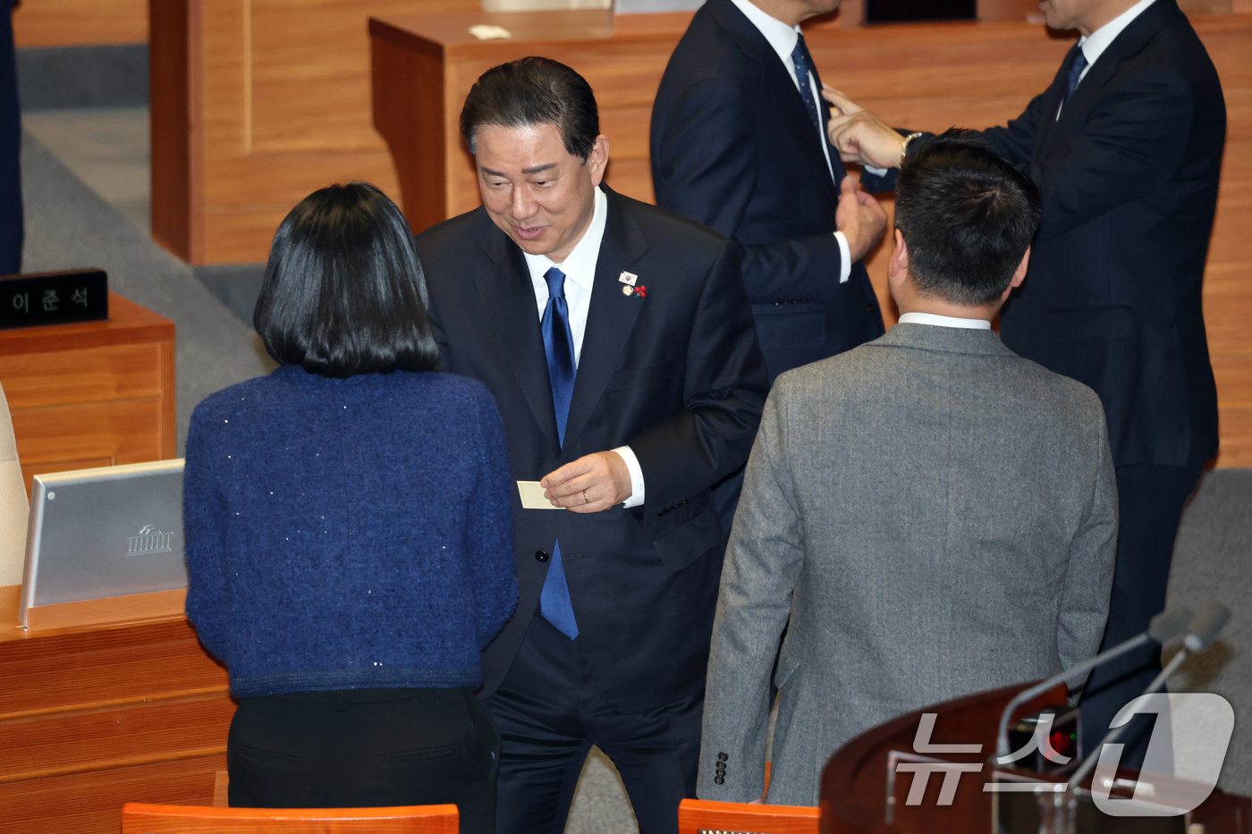 (서울=뉴스1) 이승배 기자 = 김병기 더불어민주당 원내대표가 23일 서울 여의도 국회에서 열린 제430회국회(임시회) 제2차 본회의에서 정보통신망 이용촉진 및 정보보호 등에 관한 …