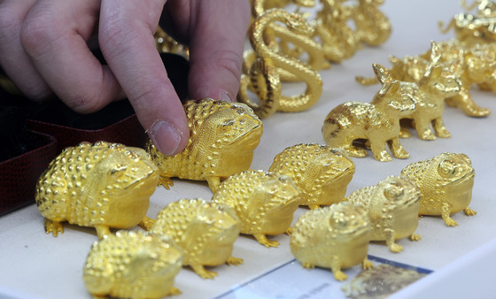 불안한 경제에 금값은 상승