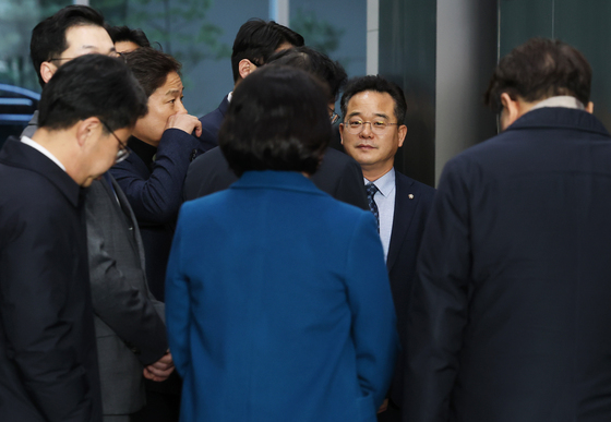 쿠팡 본사 항의방문하는 민주당 의원들