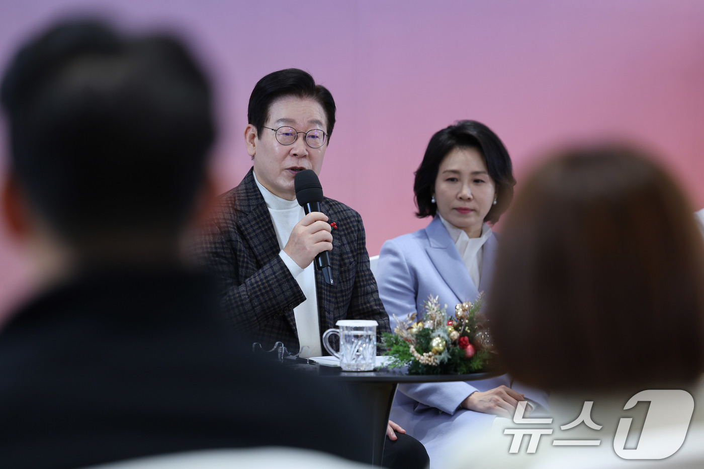 (서울=뉴스1) 이재명 기자 = 이재명 대통령이 24일 서울 서대문구 신촌세브란스 연세암병원 중입자치료센터에서 열린 희귀질환 환우·가족 간담회에서 인사말을 하고 있다. 2025.1 …