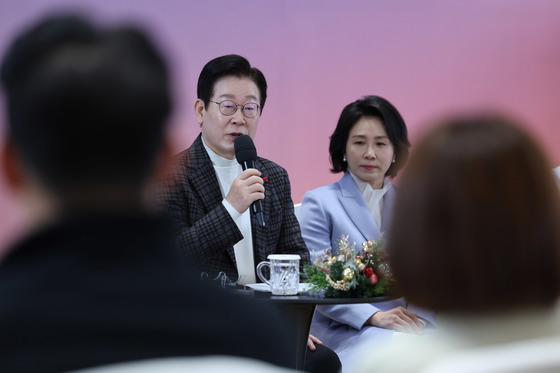 희귀질환 환우와 가족 만나는 이재명 대통령