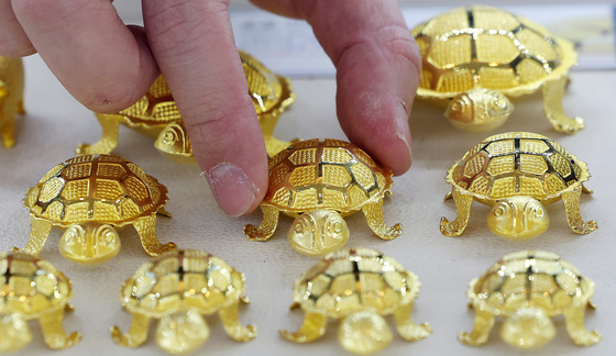 끝없이 오르는 금값