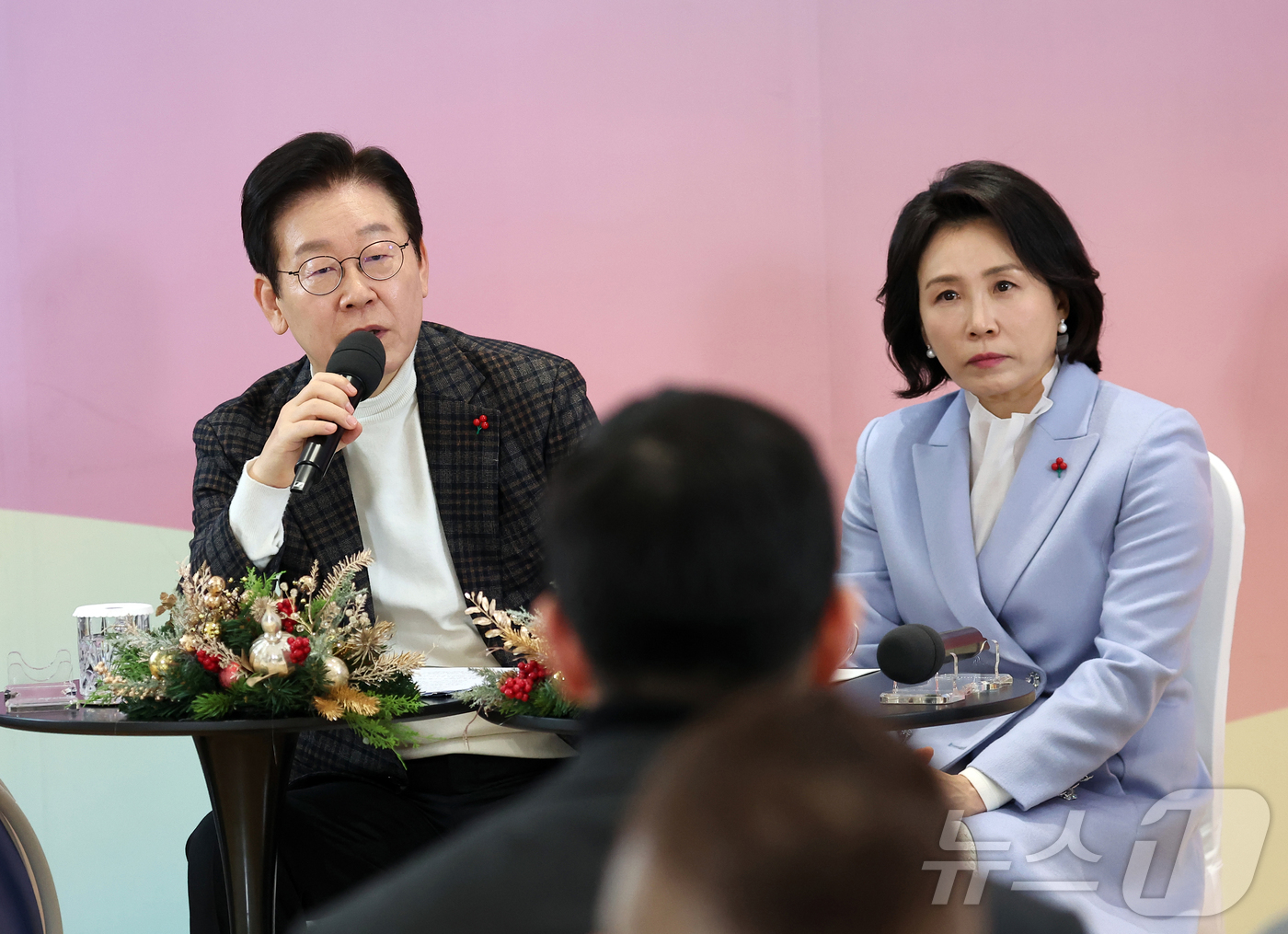 (서울=뉴스1) 이재명 기자 = 이재명 대통령이 24일 서울 서대문구 신촌세브란스 연세암병원 중입자치료센터에서 열린 희귀질환 환우·가족 현장소통에서 인사말을 하고 있다. (대통령실 …