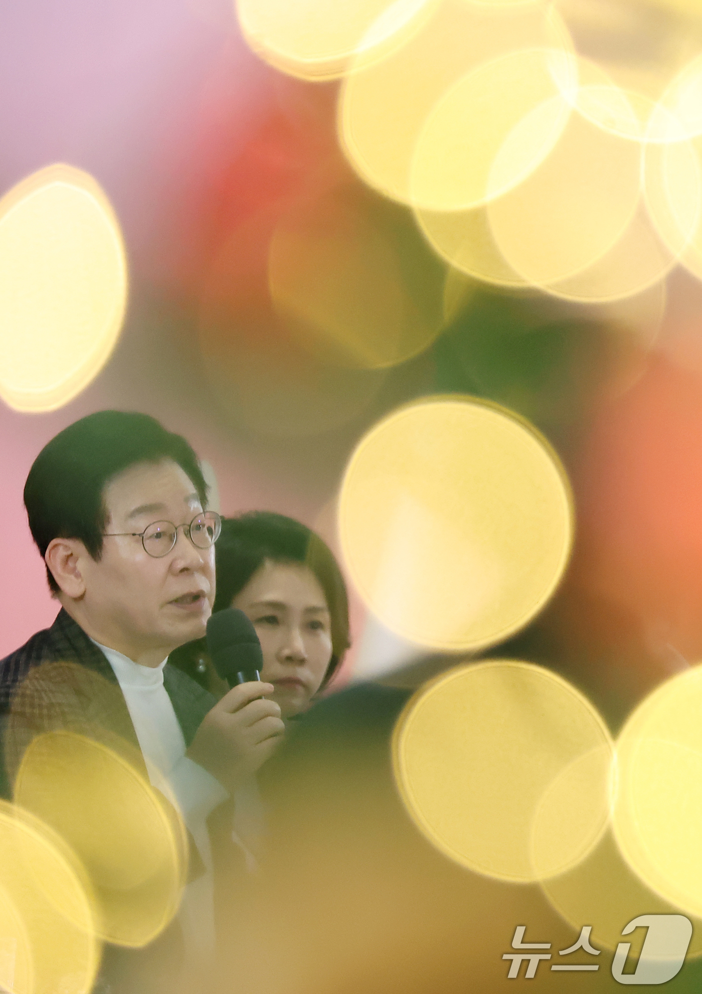 (서울=뉴스1) 이재명 기자 = 이재명 대통령이 24일 서울 서대문구 신촌세브란스 연세암병원 중입자치료센터에서 열린 희귀질환 환우·가족 간담회에서 발언하고 있다. (대통령실통신사진 …